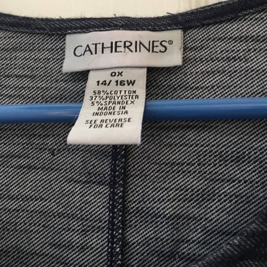 FINAL MARKDOWN Ladies Catherine’s top 0x 14/16w - Image 3