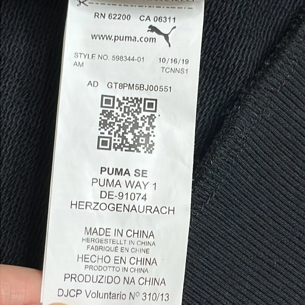 Puma New York City Long Sleeve Hoodie Sweatshirt front pockets - Image 6