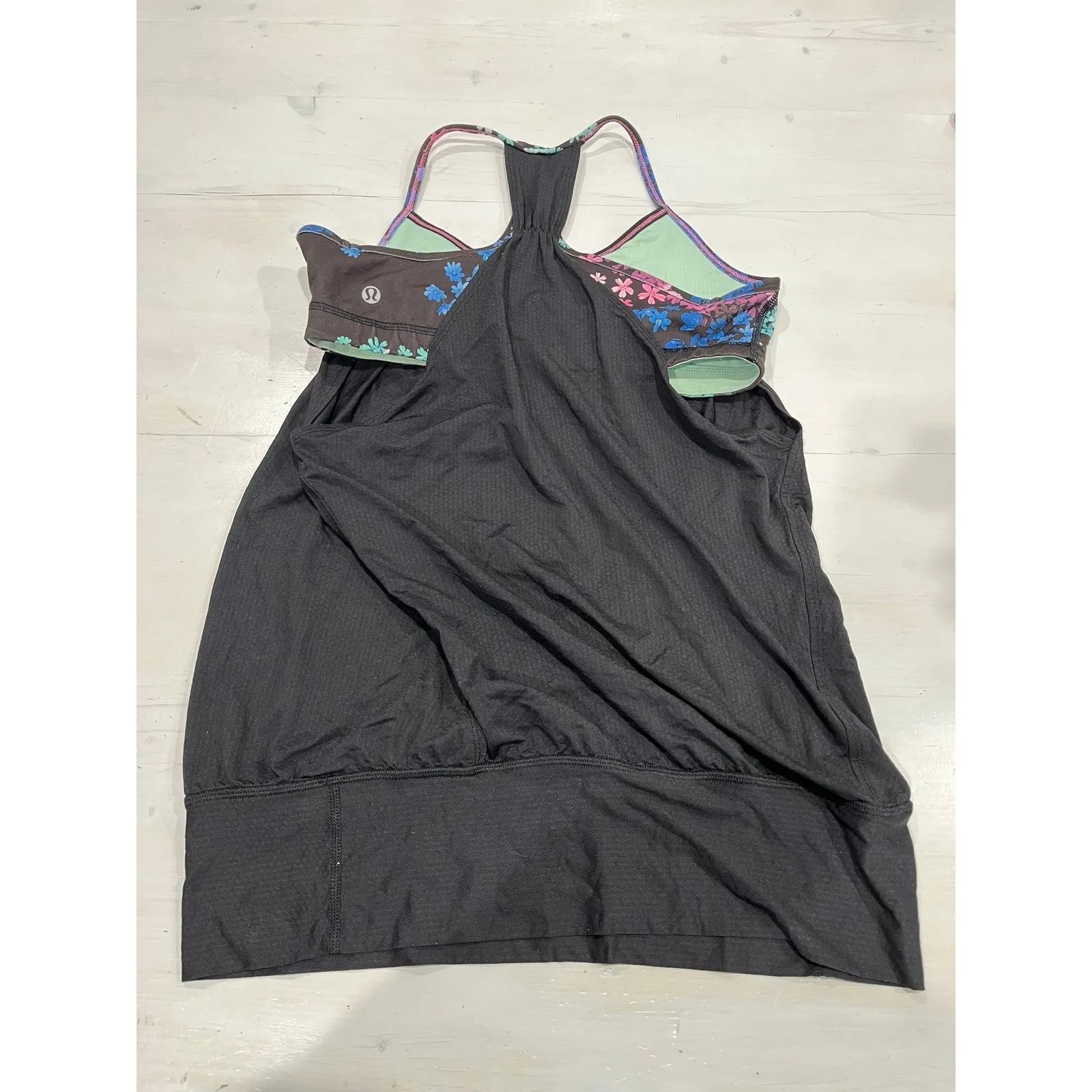 Lululemon no limits‎ tank top fits like a 2 or 4 - Image 4