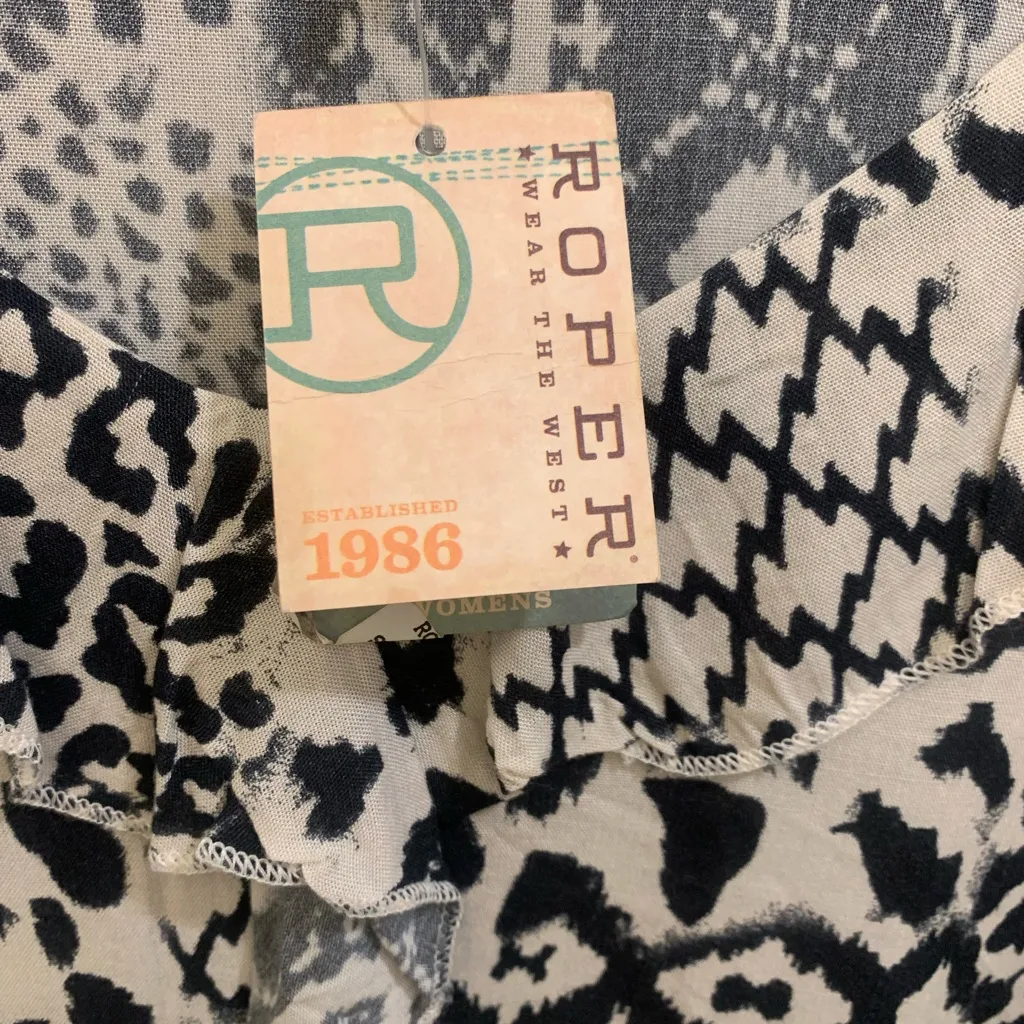 Roper Women’s Black & White Long Sleeve Mixed Print Ruffled Lg Blouse. 2196 - Image 7