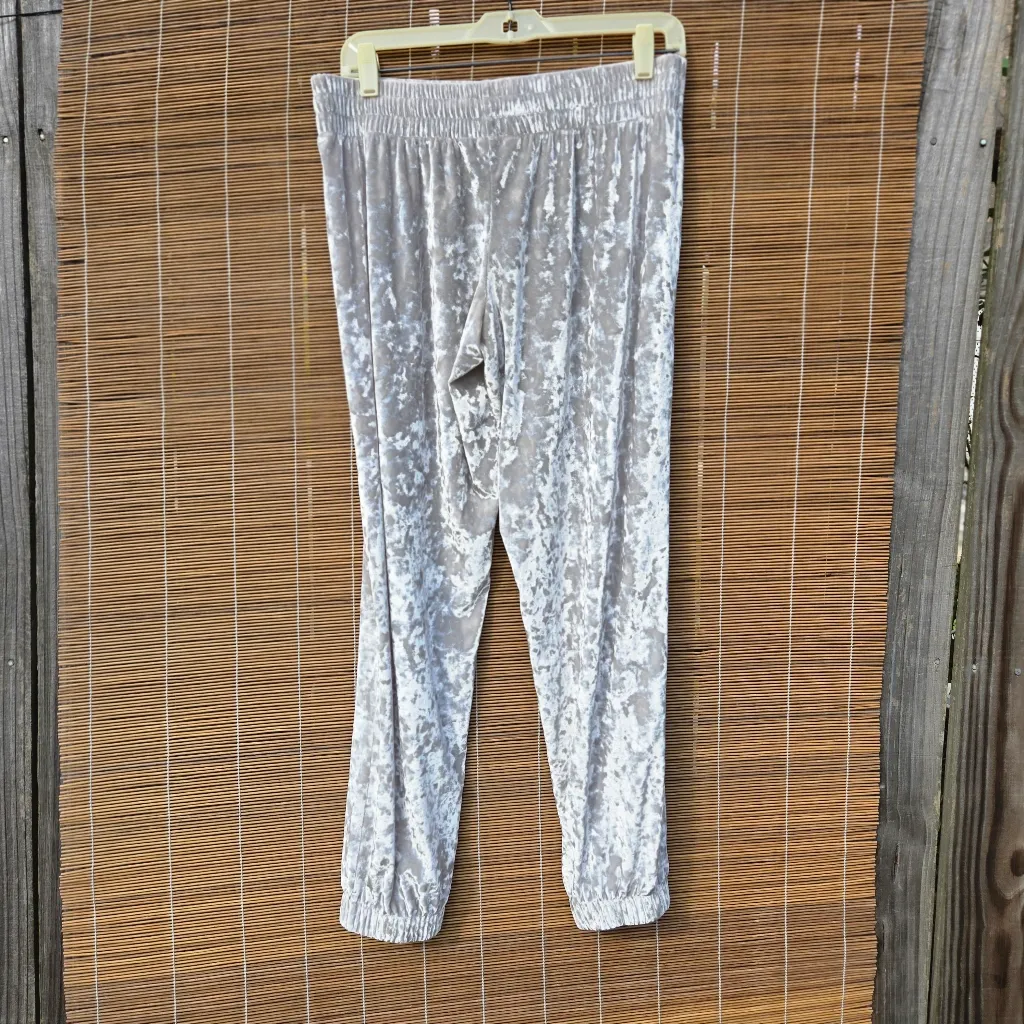 VICTORIA’S SECRET SILVER PLUSH CRUSHED VELVET JOGGERS NWOT SZ M - Image 7