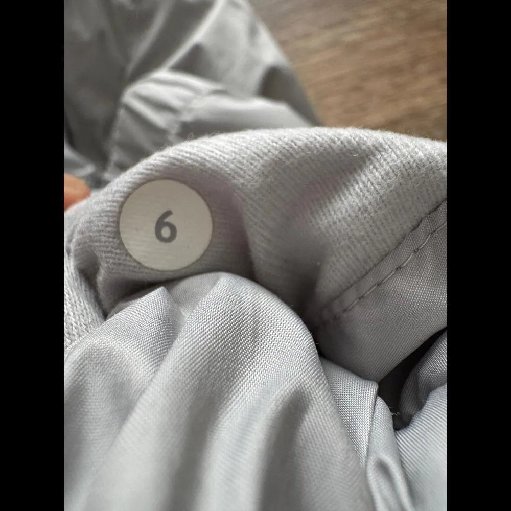 Lululemon Spring Fling Puffy Windbreaker Silver Spoon Size 6 - Image 3