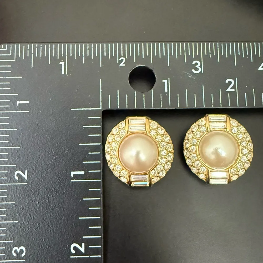 Vintage Unsigned Faux Pearl Button Rhinestone Clip On Earrings 22g. White - Image 7