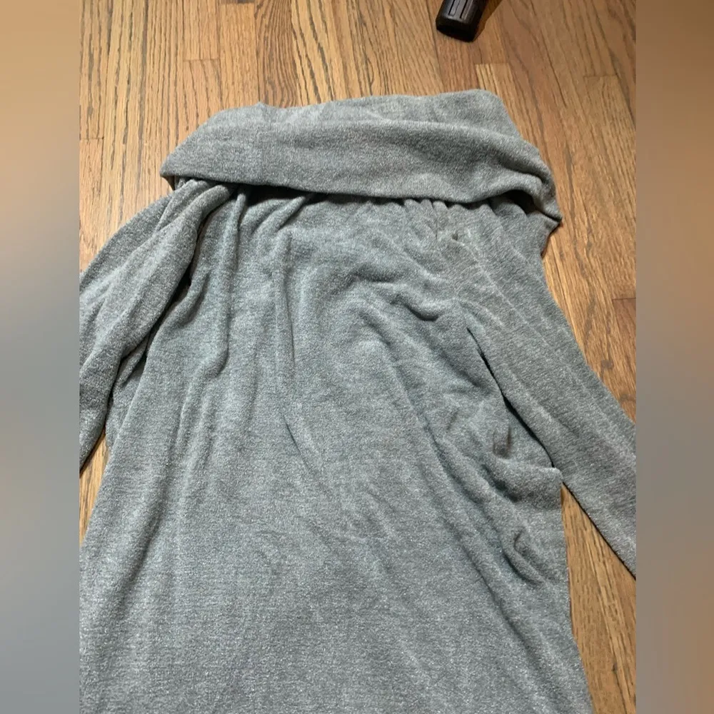 Barefoot dreams sweater cozychic ultra lite small - Image 6