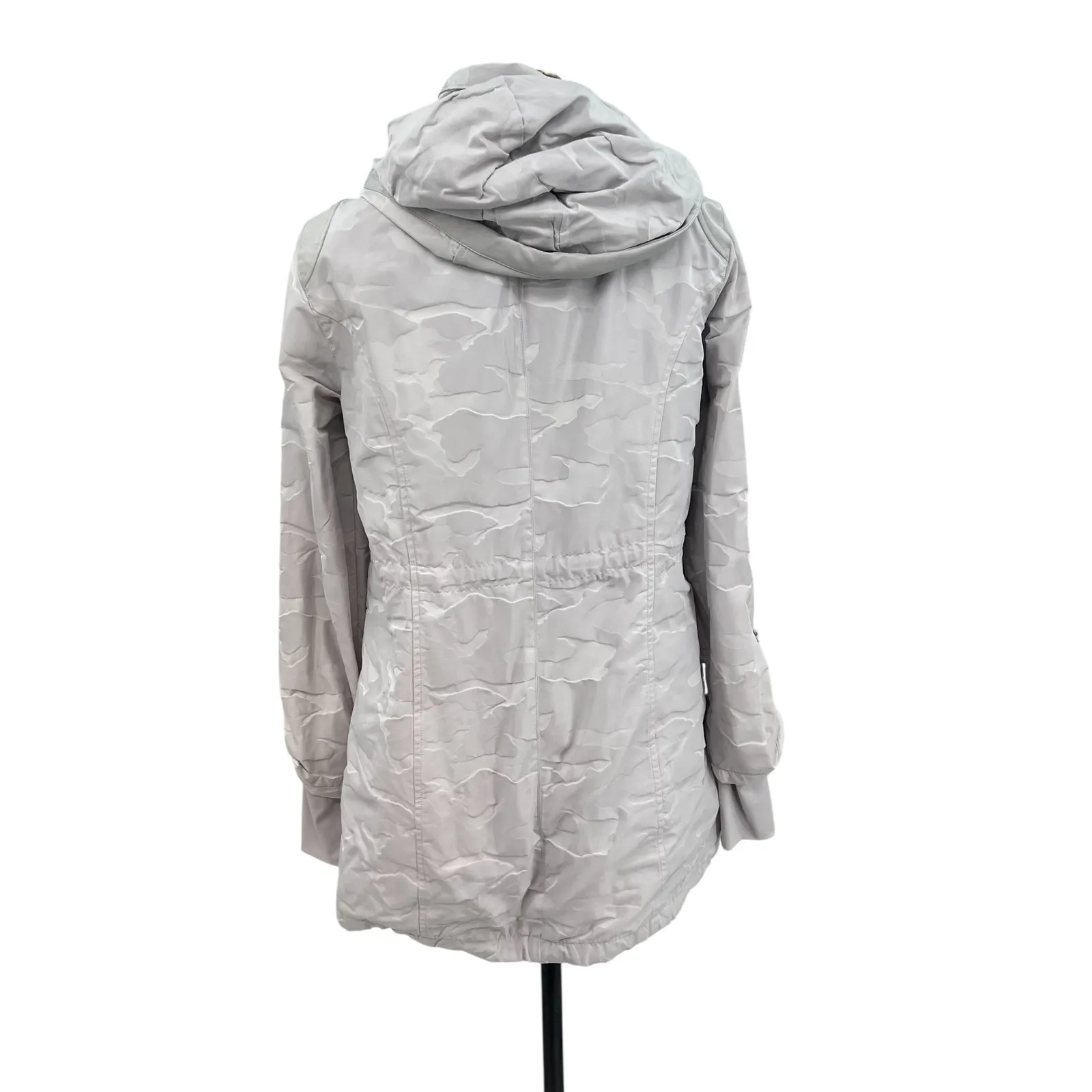 Blanc Noir Delilah Cinched Hooded Anorak Jacket Camo‎ Print Gray Size Medium - Image 10