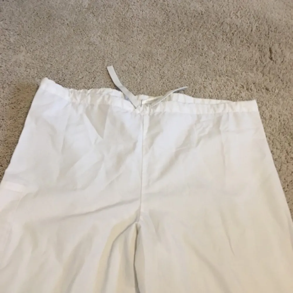 Women’s size medium white cargo scrub pants - Image 10