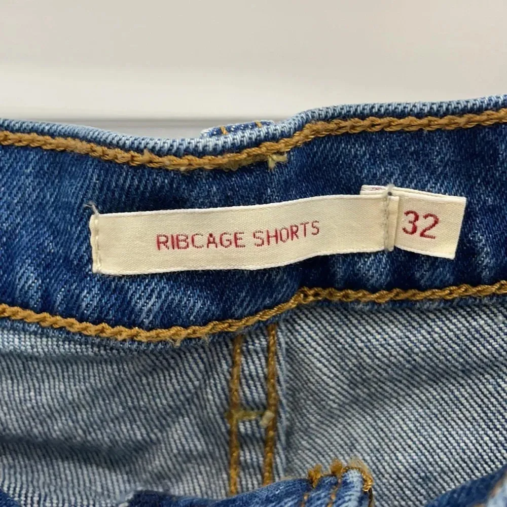 Levi's Ribcage Shorts Size 32 - Image 10