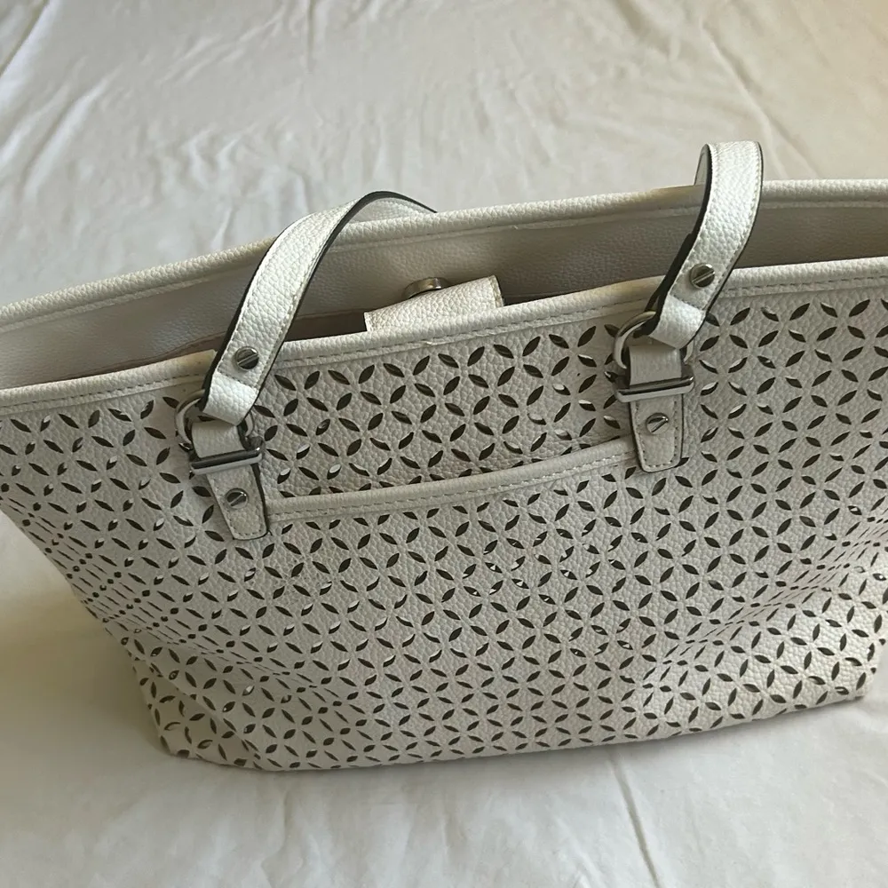 Dana Buchman White Tote Bag with Textured Lattice Design -like NEW - Image 5