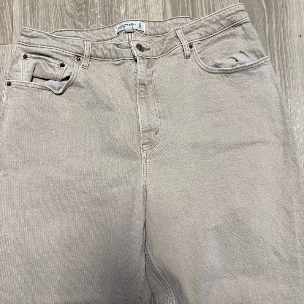Abercrombie & Fitch Beige 90’s relaxed Jean high rise 33/16R - Image 4