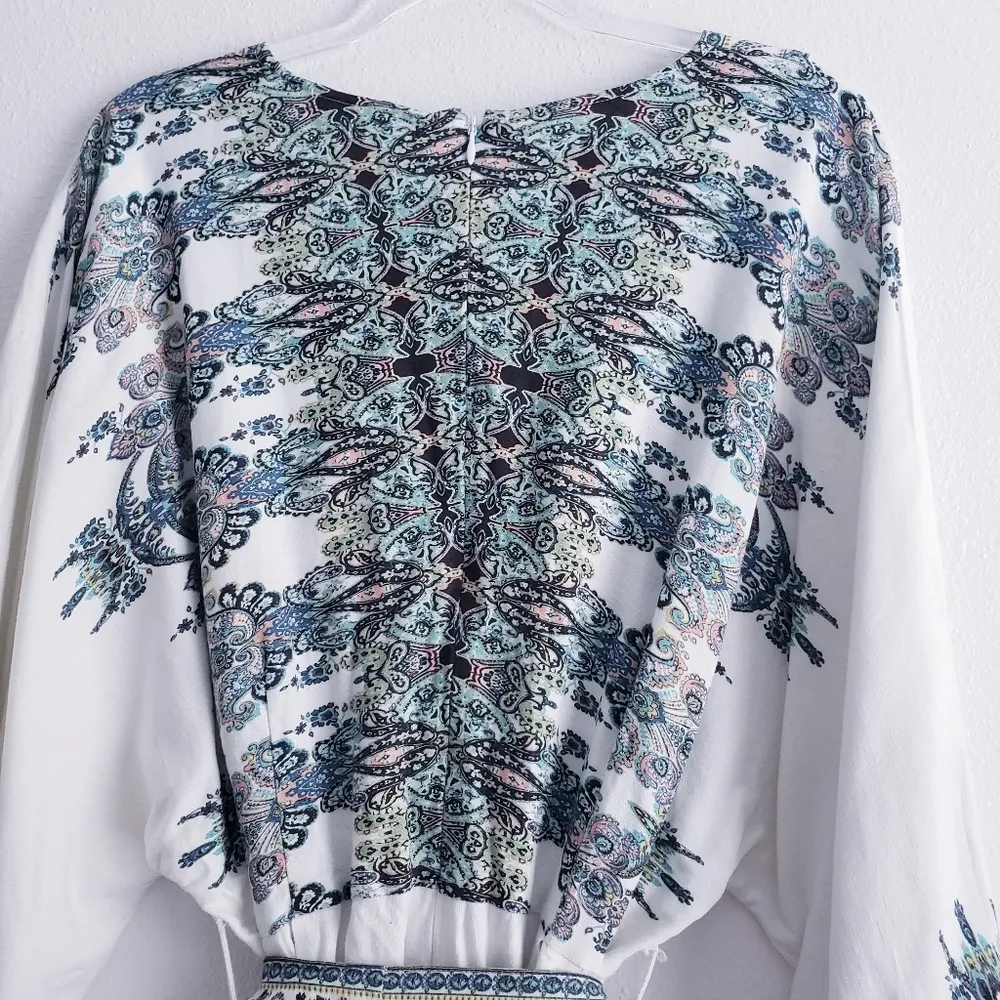 Venus Medallion Bubble Sleeve V-Neckline Romper - Image 10