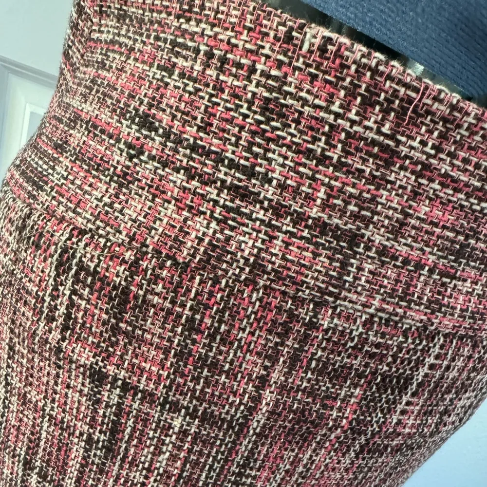 Pink Tweed Pencil Skirt - Image 2