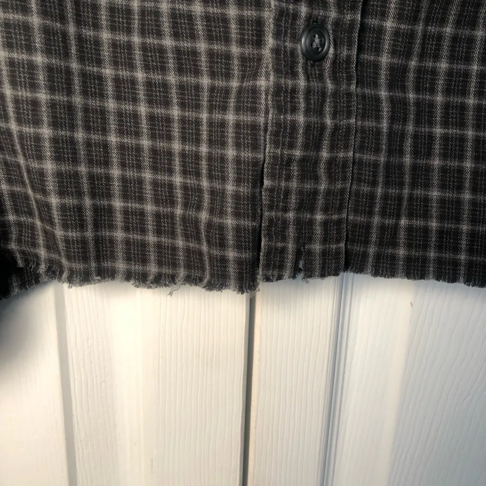 Grey and Black Plaid Eddie Bauer Oversized Crop Top Size M - Image 4