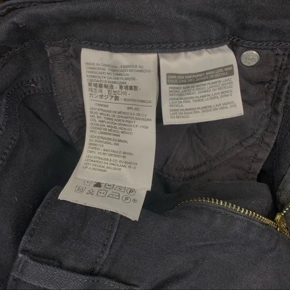 Levi’s 724 black high rise straight leg distressed cropped jeans women’s size 27 - Image 9