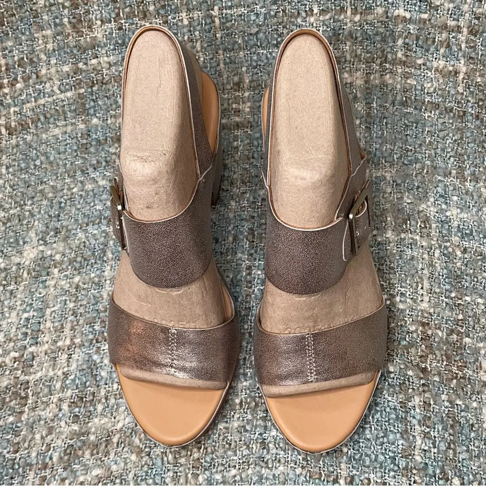 KORK-EASE San Carlos Heeled Leather Sandal in Soft Gold Metallic - Image 4