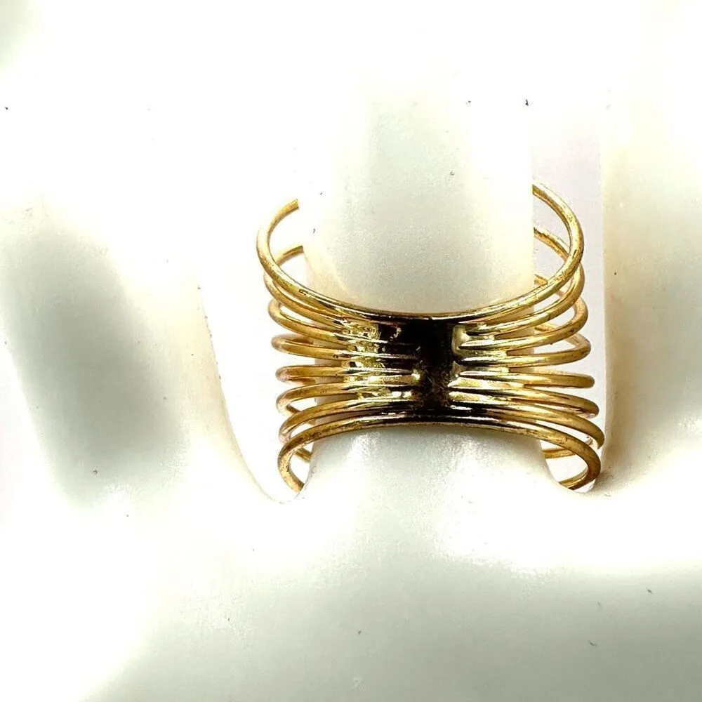 Gold tone rhinestone heart statement ring - Image 4