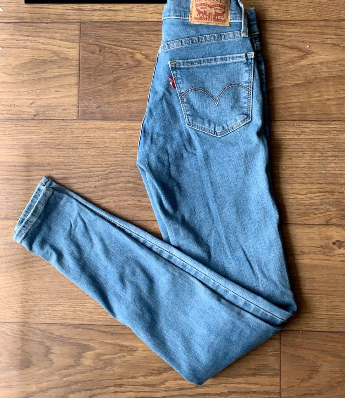 Levi High Waisted Jeans - Image 3