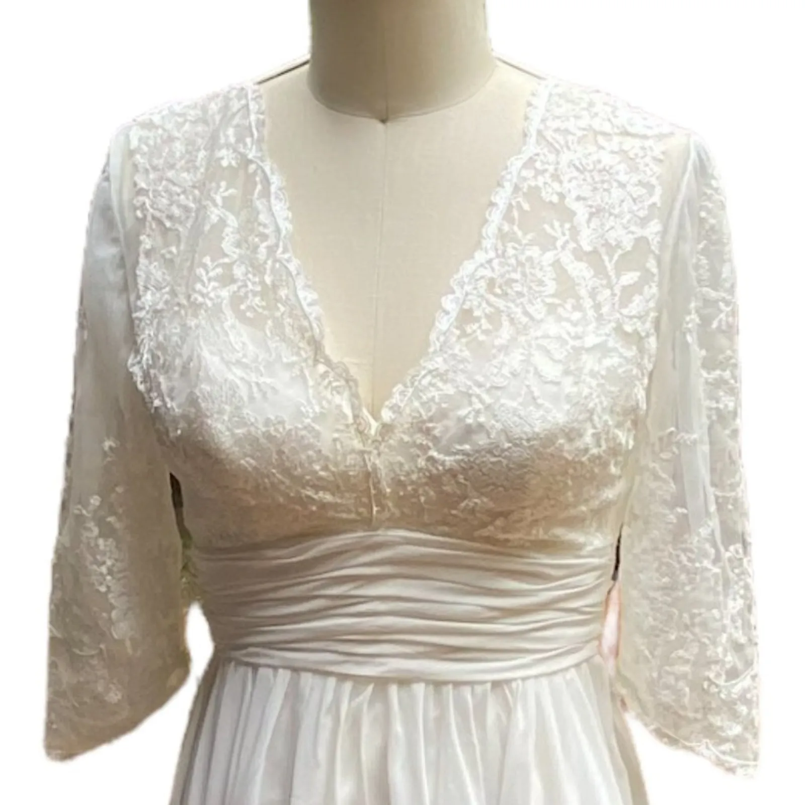 NWT Beautiful BRAND NEW Ladies WEDDING DRESS ~ Short ~ 3/4 Sleeves ~ Lace ~ NWT White Size undefined - Image 5