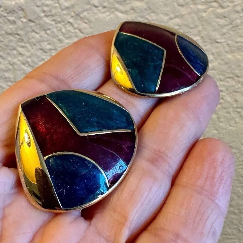 Green red gold tone triangle post earrings - Image 2