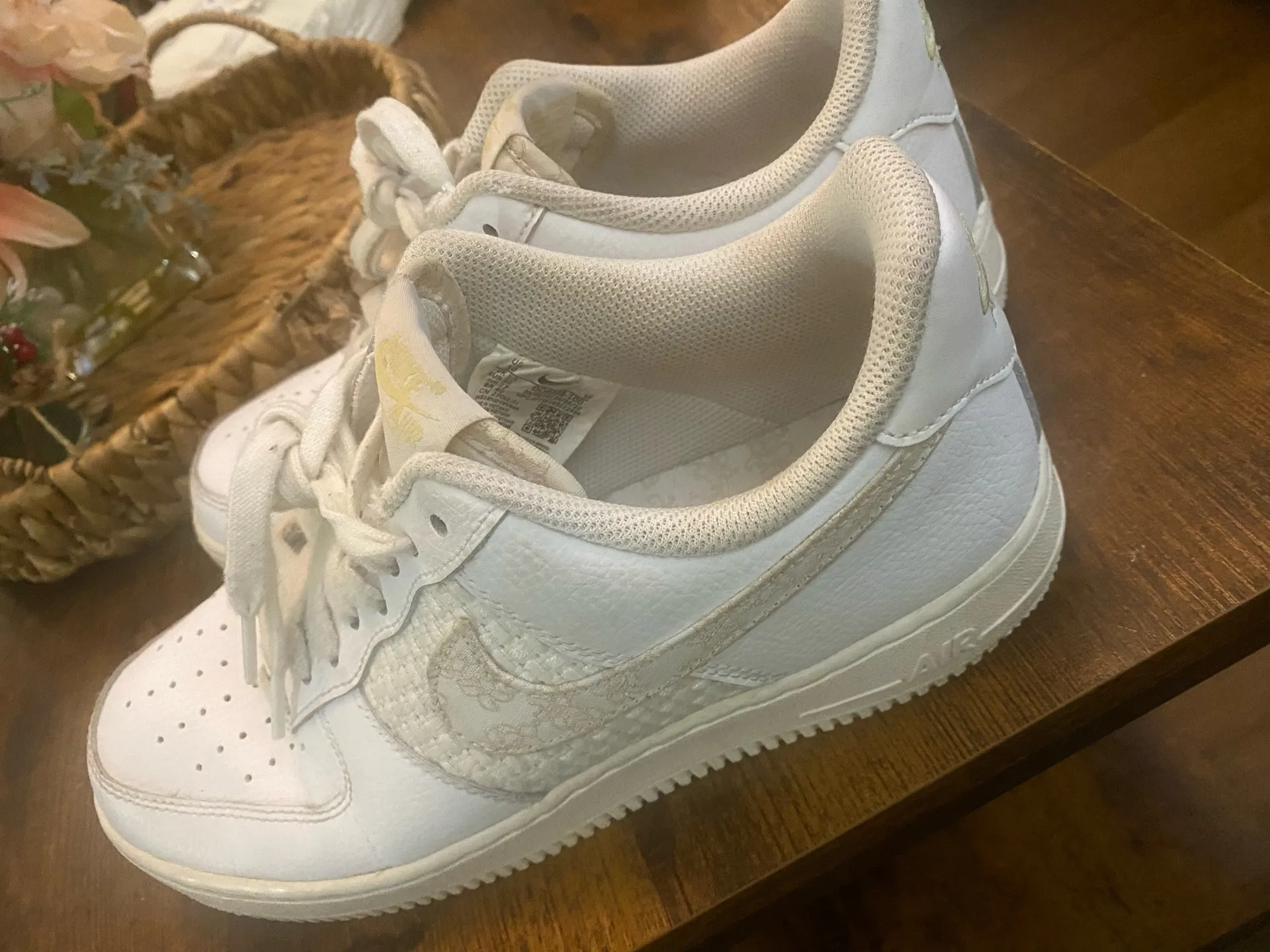 Nike  Air Force 1 07 SE Flower Swoosh DO9458-100 Womens Shoes Size 10 - Image 4