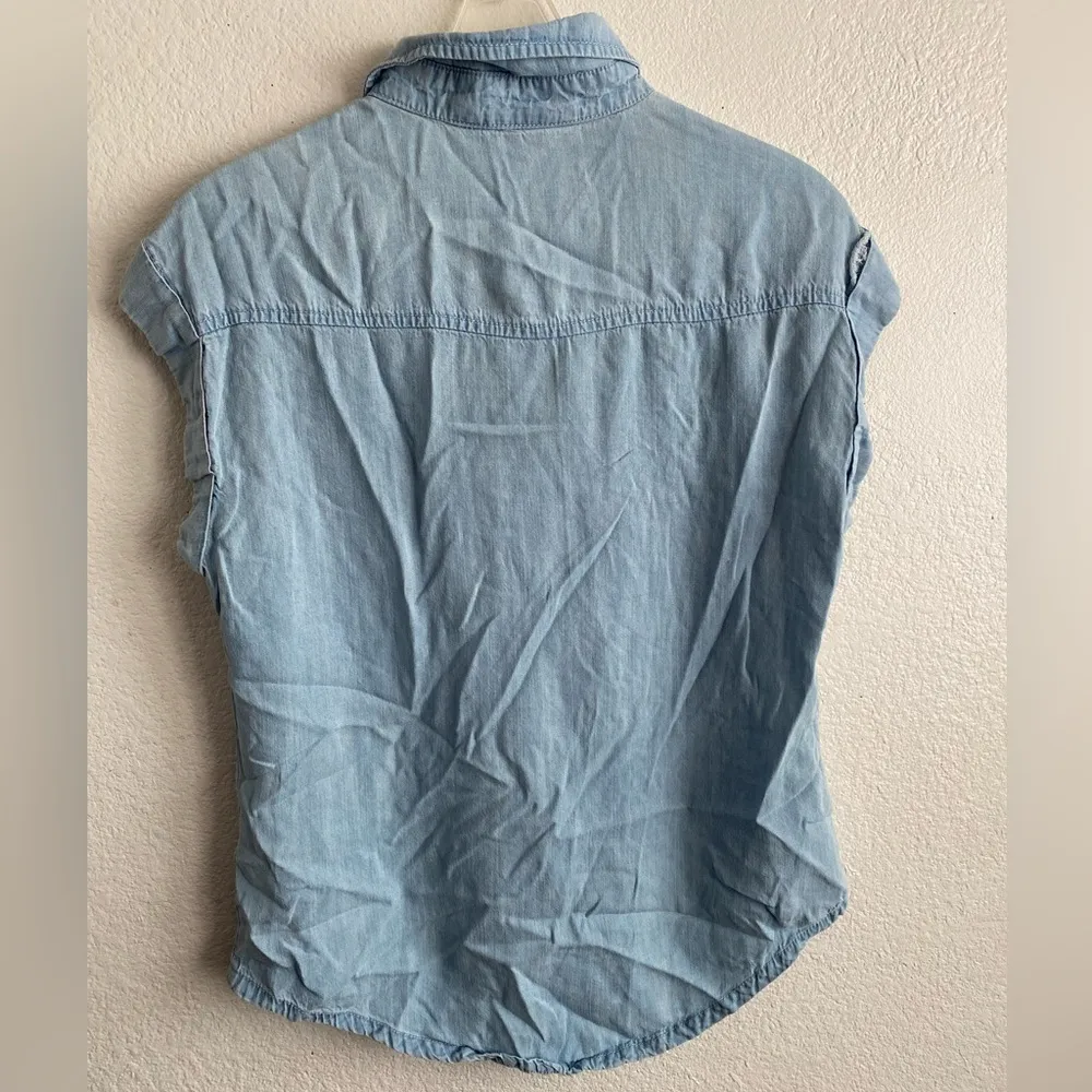 💥Celebrity Pink Light Denim Chambray Short Sleeve Button Down Lightweight Top M - Image 3