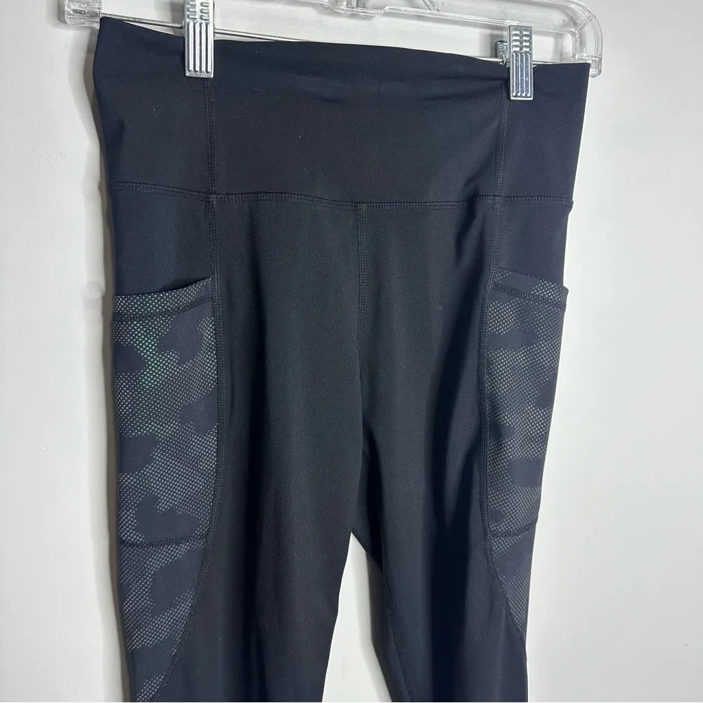 Women’s Zyia Active‎ Size 6-8 Black Cropped Leggings Camo Reflective Pocket - Image 2