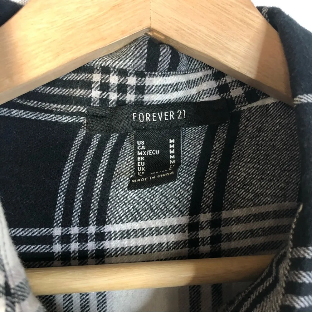 Forever 21 Black & White Mixed Plaid Flannel Long Sleeve Button Down M - Image 4