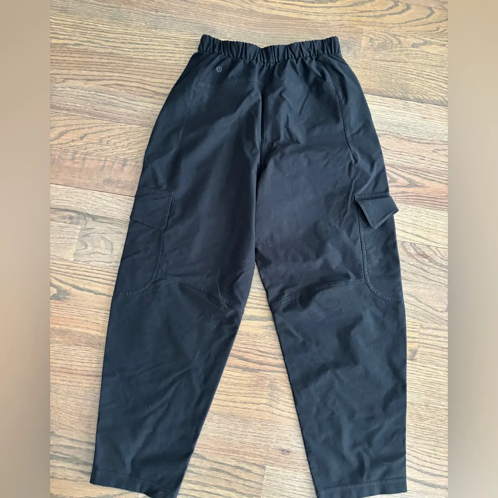 Lululemon Women's Black Light Utilitech Cargo Pocket High Rise‎ Crop Size 29 - Image 11
