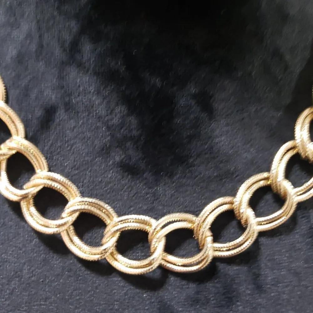 Women's Chunky Double Link Textured Gold Tone Classic Look Necklace - Image 4