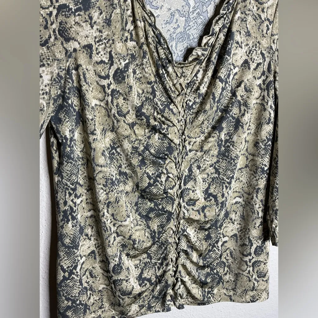 Dana Buchman Blouse with Snake Print and Draped Detail - Size L - Image 5