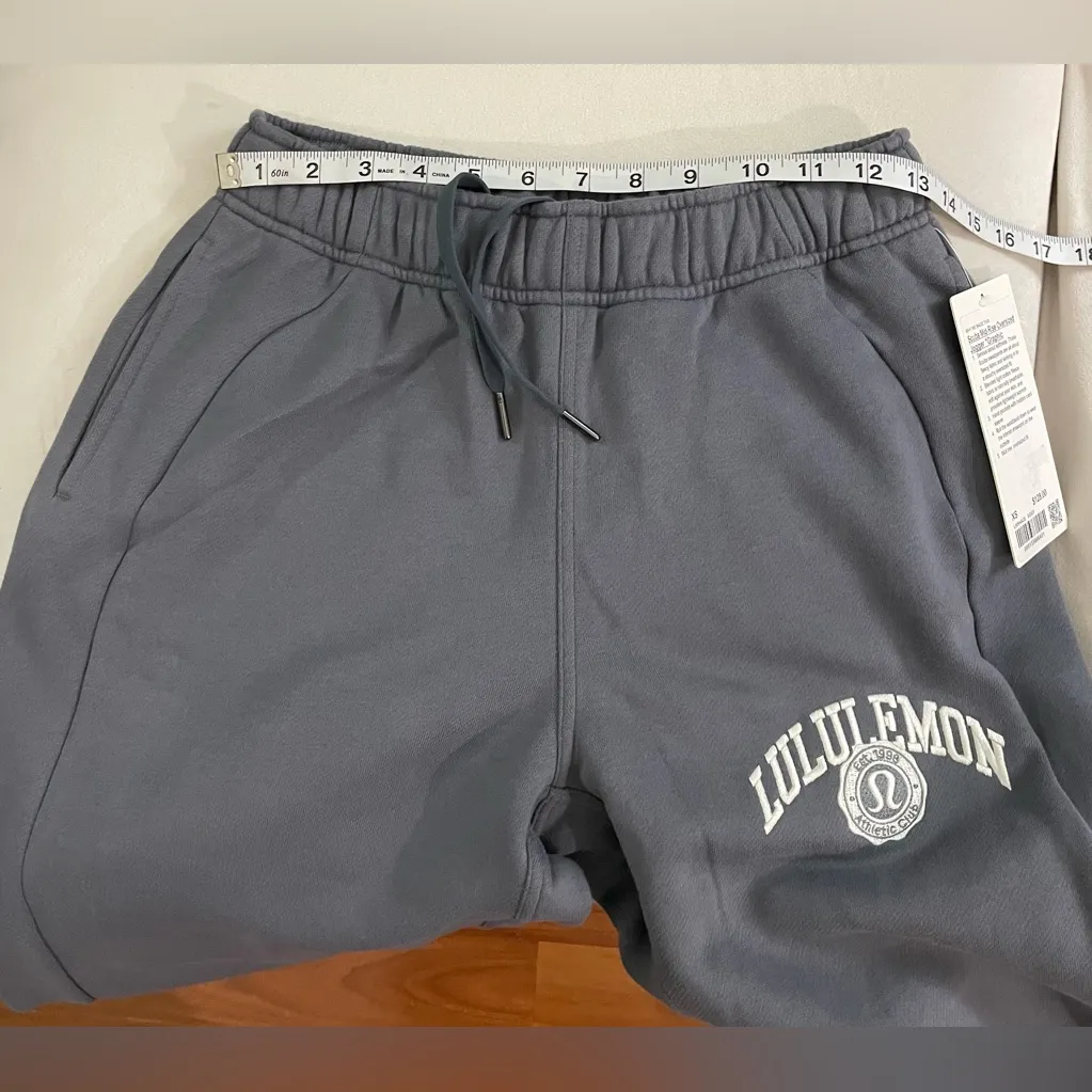 Lululemon NWT Scuba Mid Rise Oversized Fleece Joggers Graphic Solar Grey Size XS - Image 10