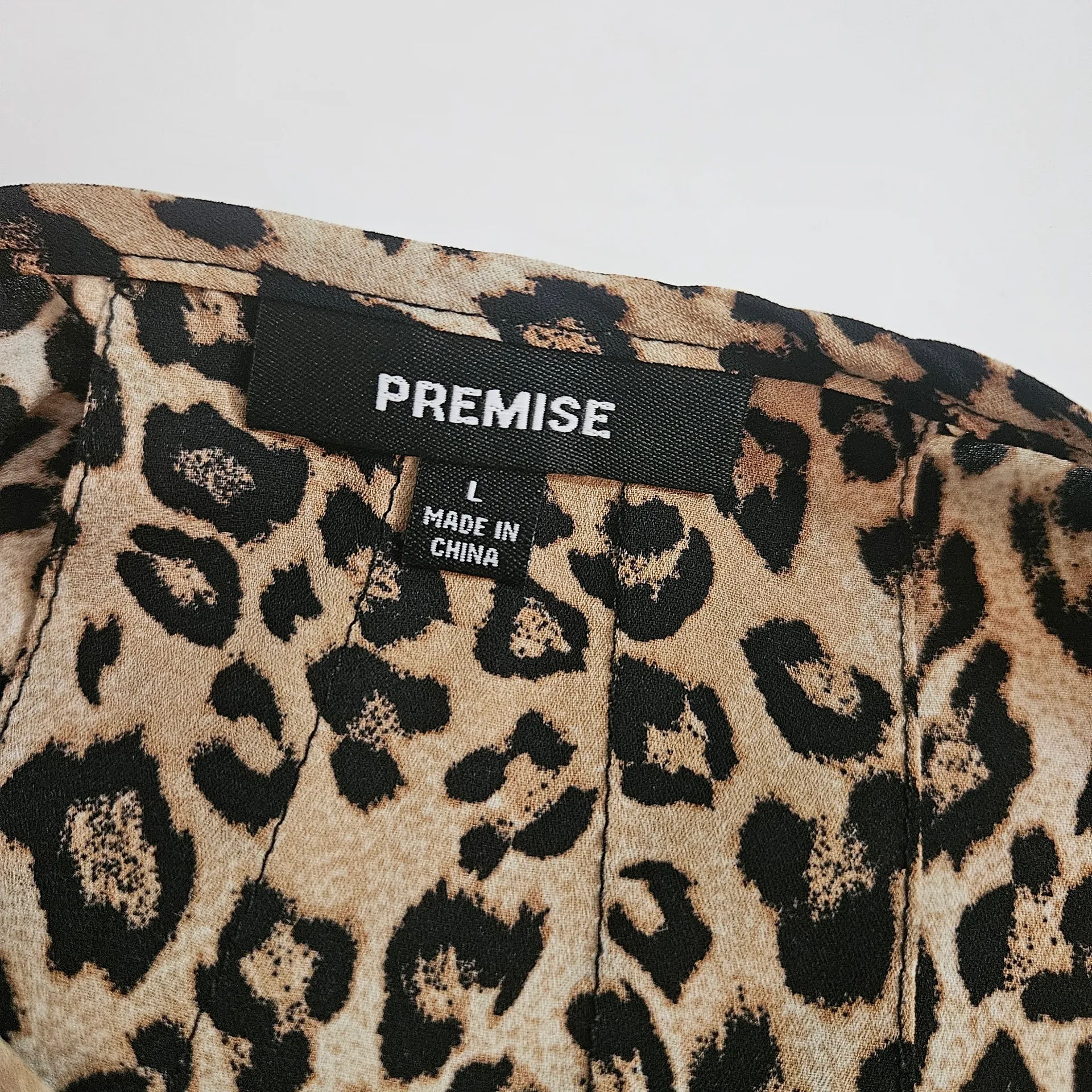 Premise Chiffon Style Curved Hem Scoop Neck Leopard Short Sleeve Blouse Sz L - Image 3