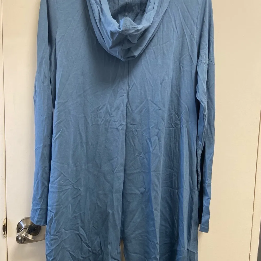 Logo by Lori Goldstein  blue top w hood size medium - Image 2