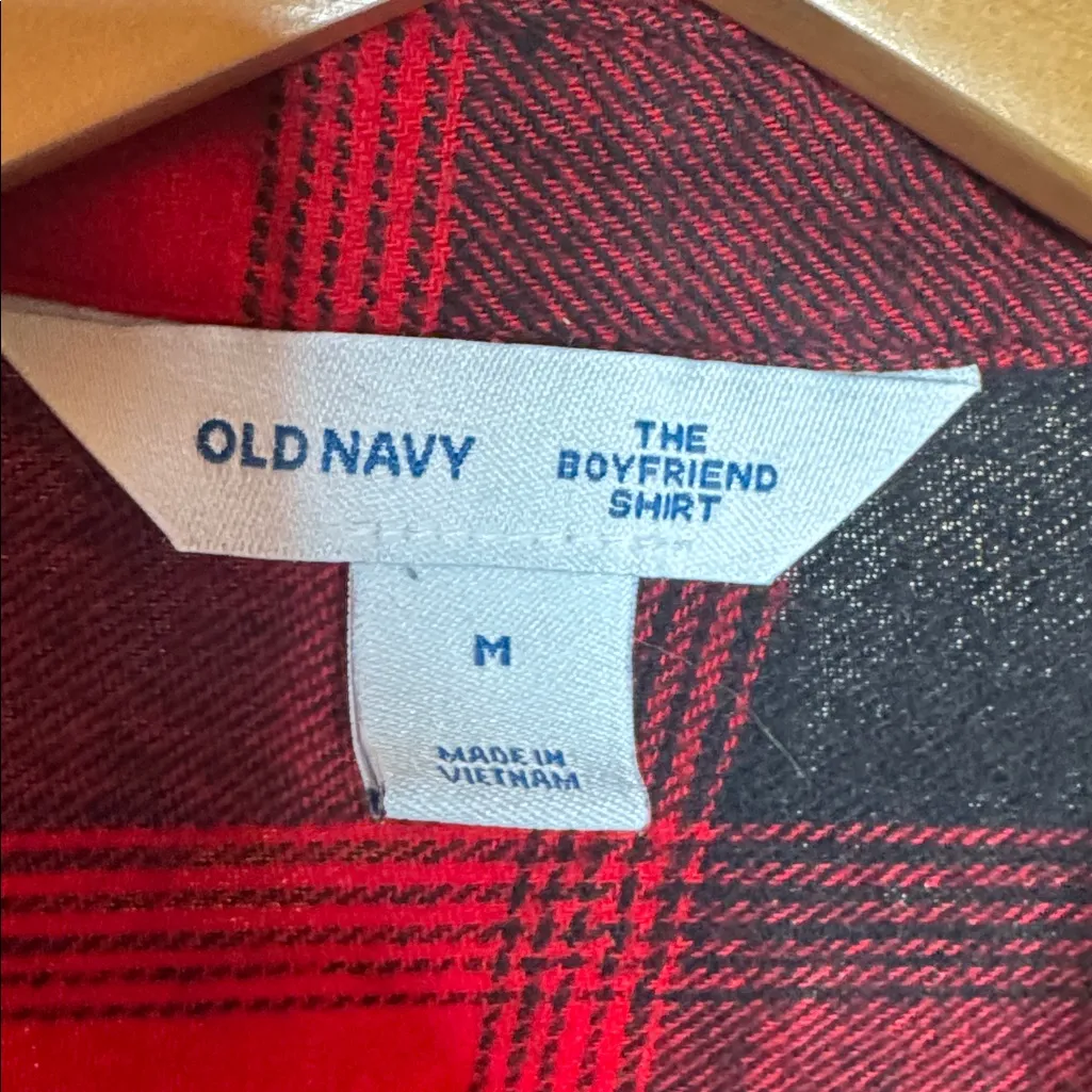 Old Navy Red and Black Buffalo Check Plaid Flannel Boyfriend Shirt Size Medium - Image 4
