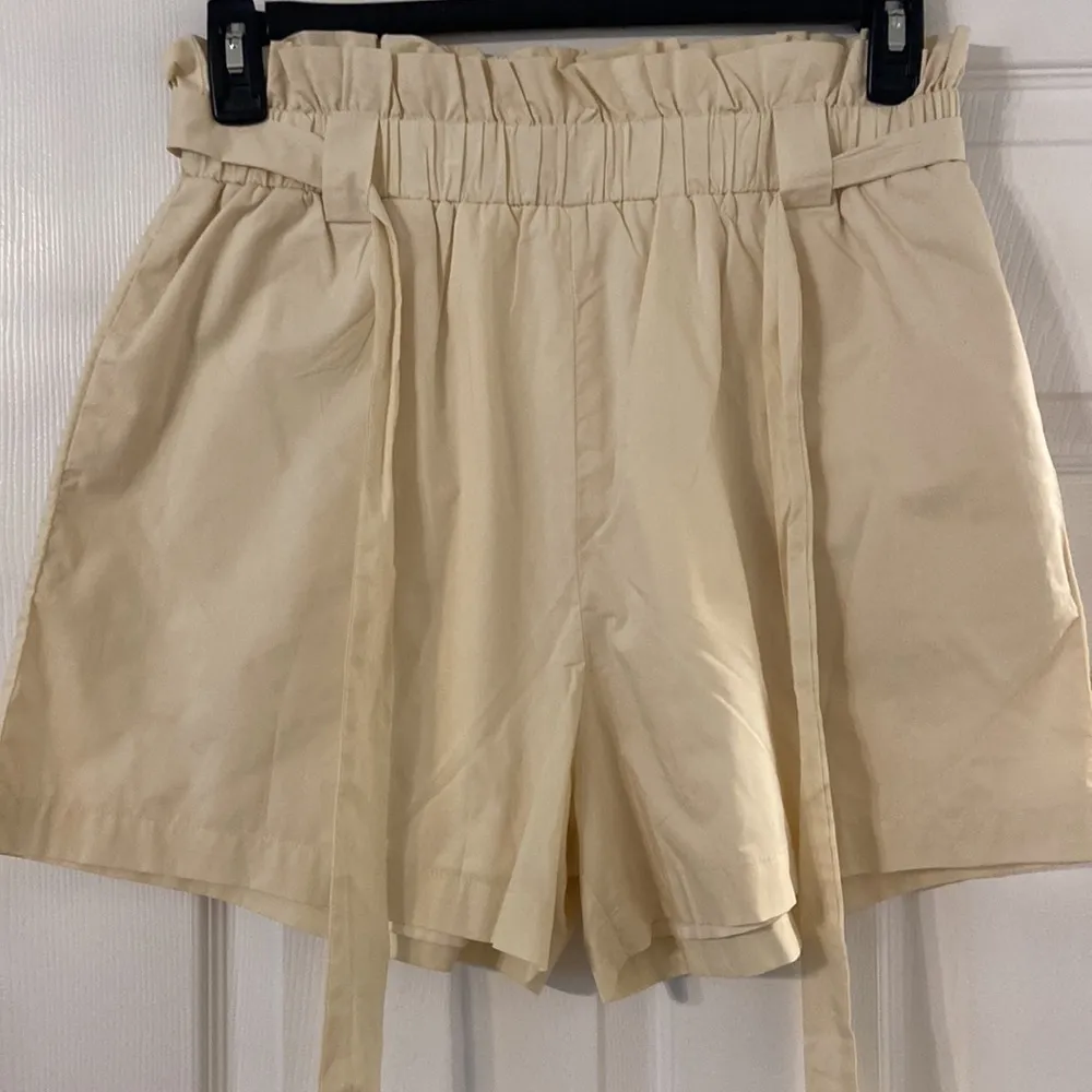 Alli Rose Shorts size L brand new elastic waist with belt inseam 4” - Image 2