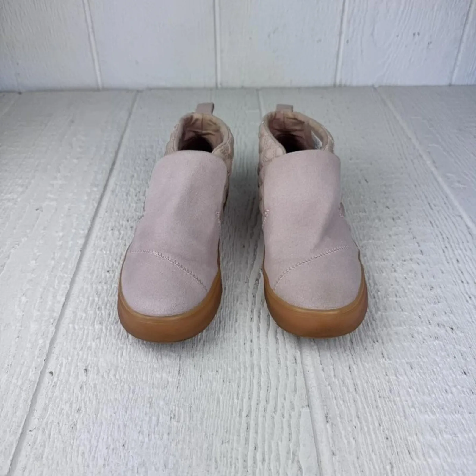 TOMS Slip On Sneakers Womens Size 8 Pink Quilted Ankle Shoes Gum Sole - Image 4