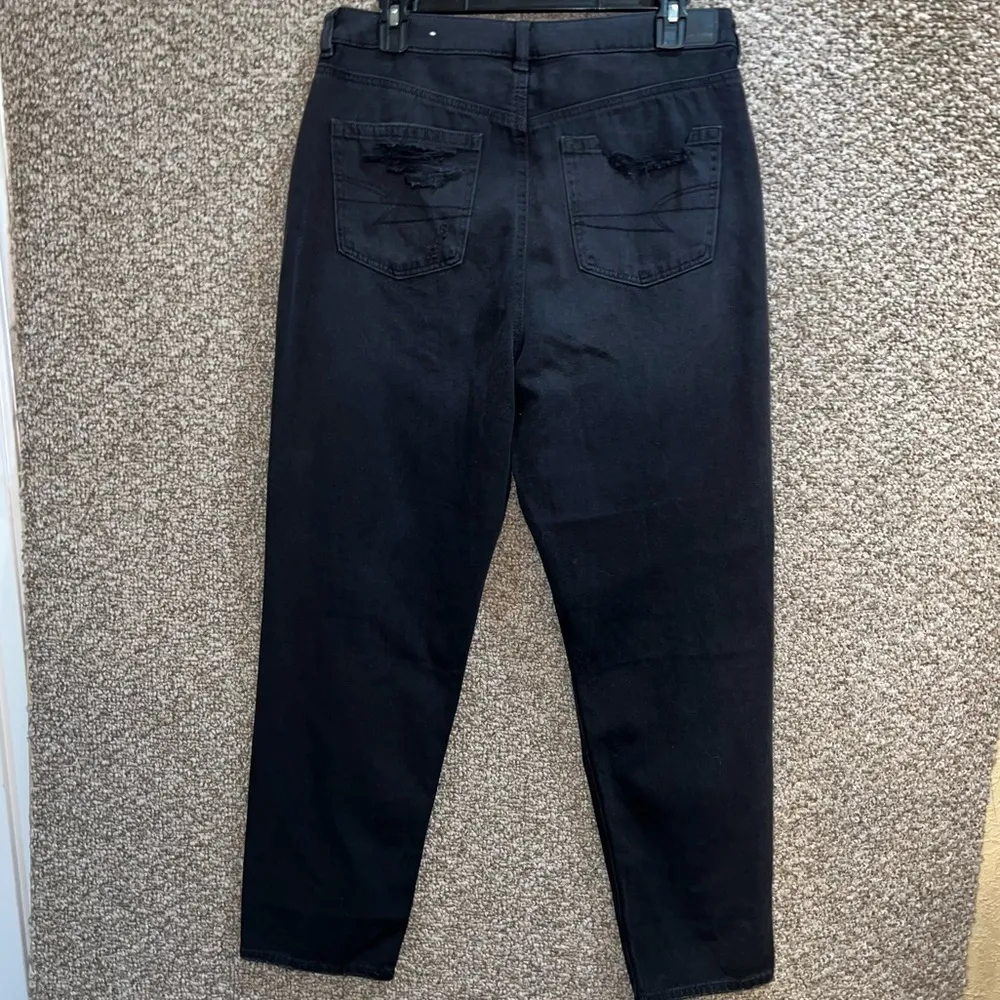 American Eagle Distressed Mom Jeans Size 10 black baggy - Image 2