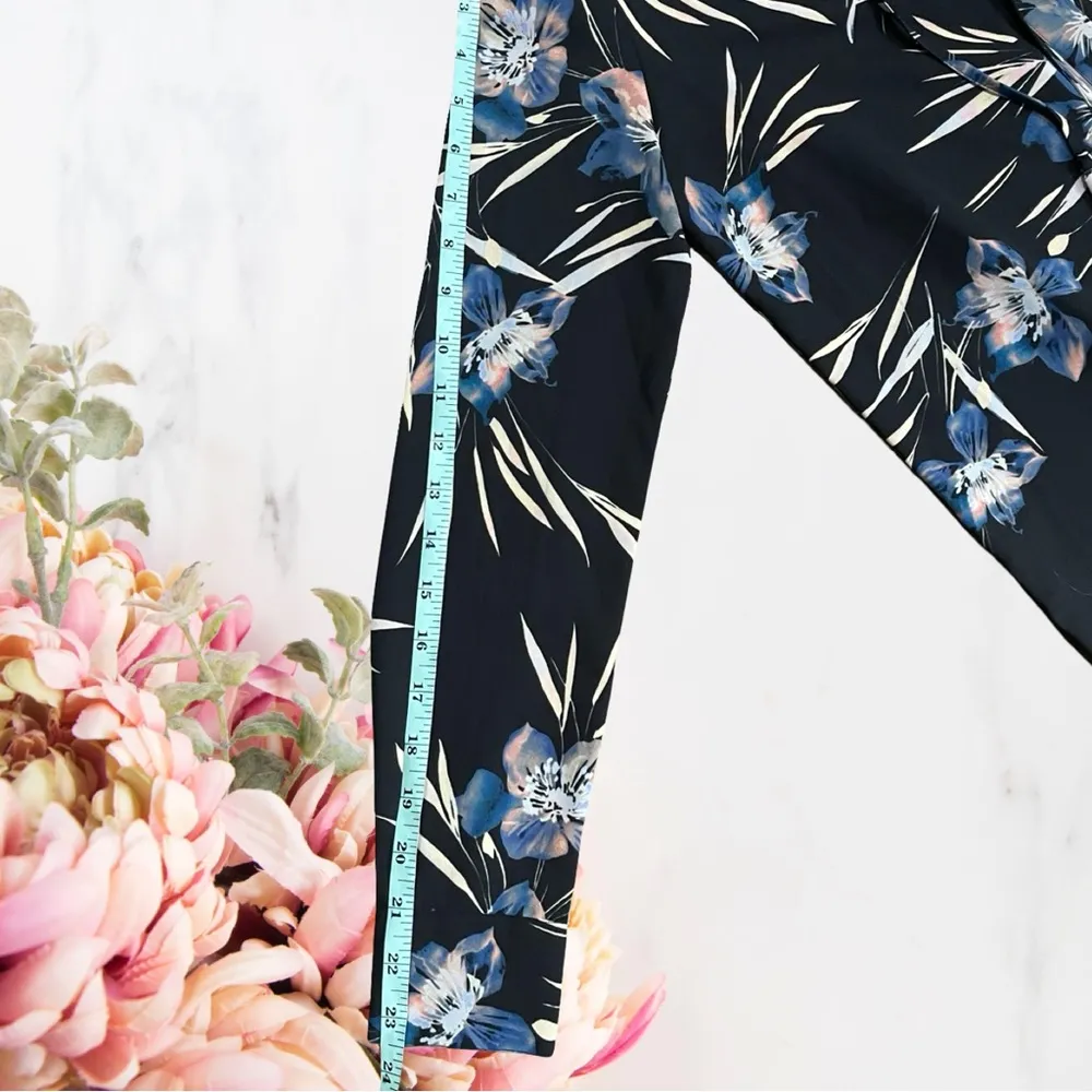 Guess Marciano Lunar Bloom floral Blouse - XS - NWT - Image 6