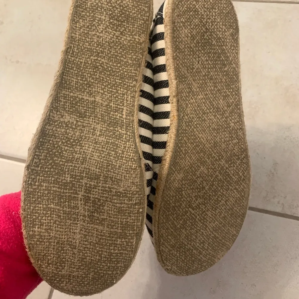 Levi Strauss and Co | black and white stripe espadrilles size 9 - Image 8