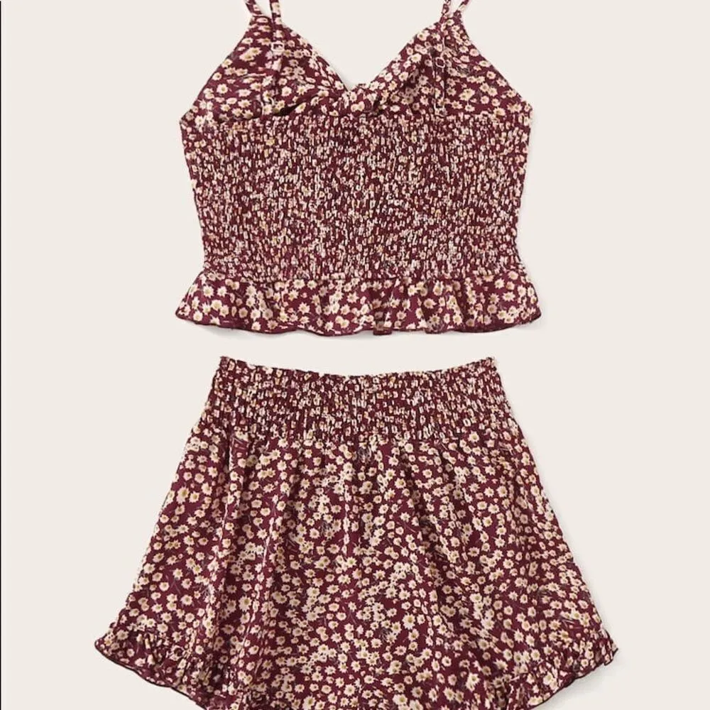 ✨ HP✨Ditsy Floral Knot Cami & Ruffle Hem Shorts Set✨ Red Size L - Image 2