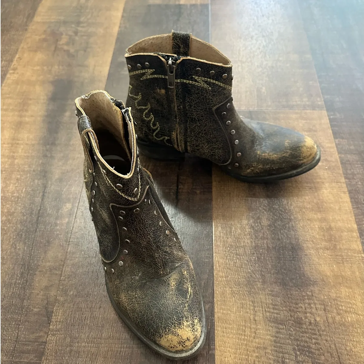 Circle G Western Ankle Boots Distressed Leather Studded Brown Size 8 - Image 9