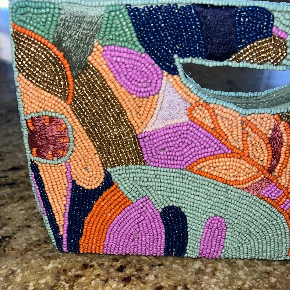 Antik Kraft  | Beaded Clutch w/ Crossbody✨ - Image 3