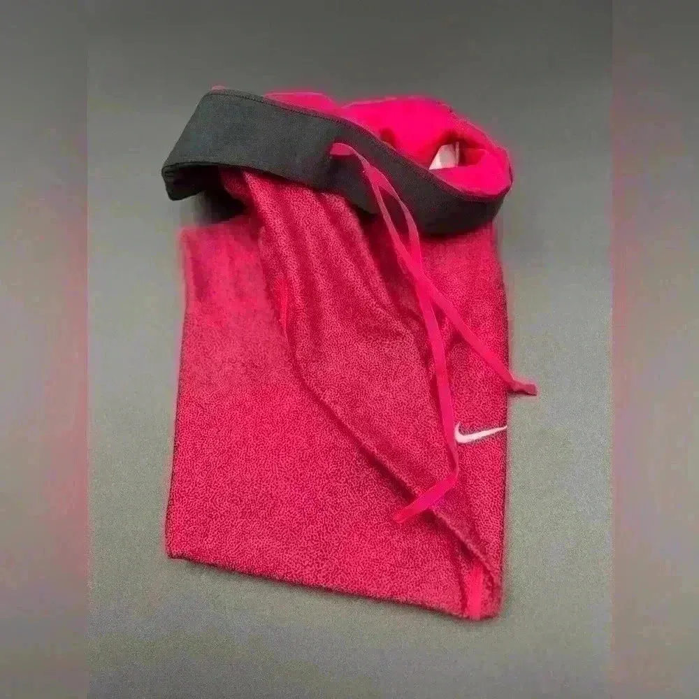 Go, Size S
Women's Firm-Support High-Waisted Capri Leggings with Pockets - Image 4