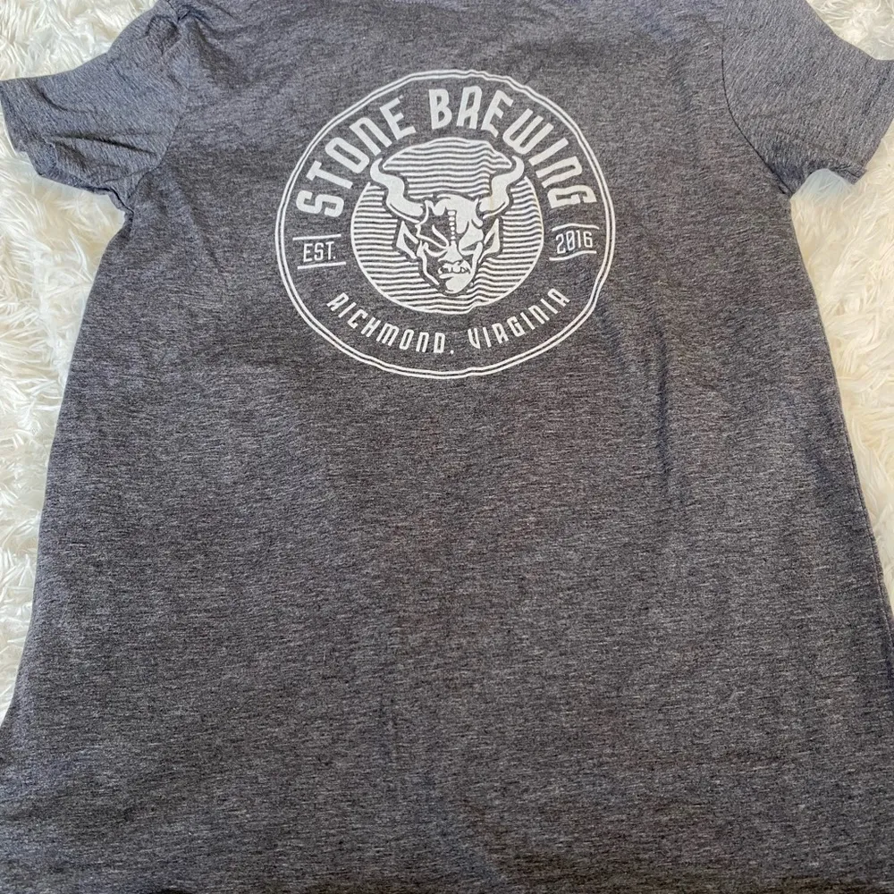 NWOT Stone brewery grey short sleeve top Gray - Image 3