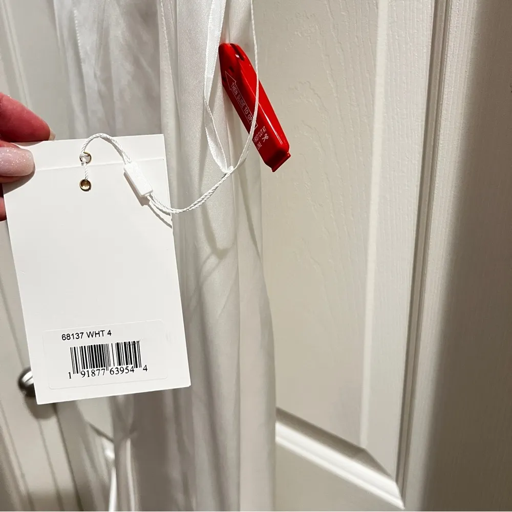 Mac Duggal BRAND NEW #68137 Satin Feather Shoulder V-Neck Gown in White Size 4 - Image 10