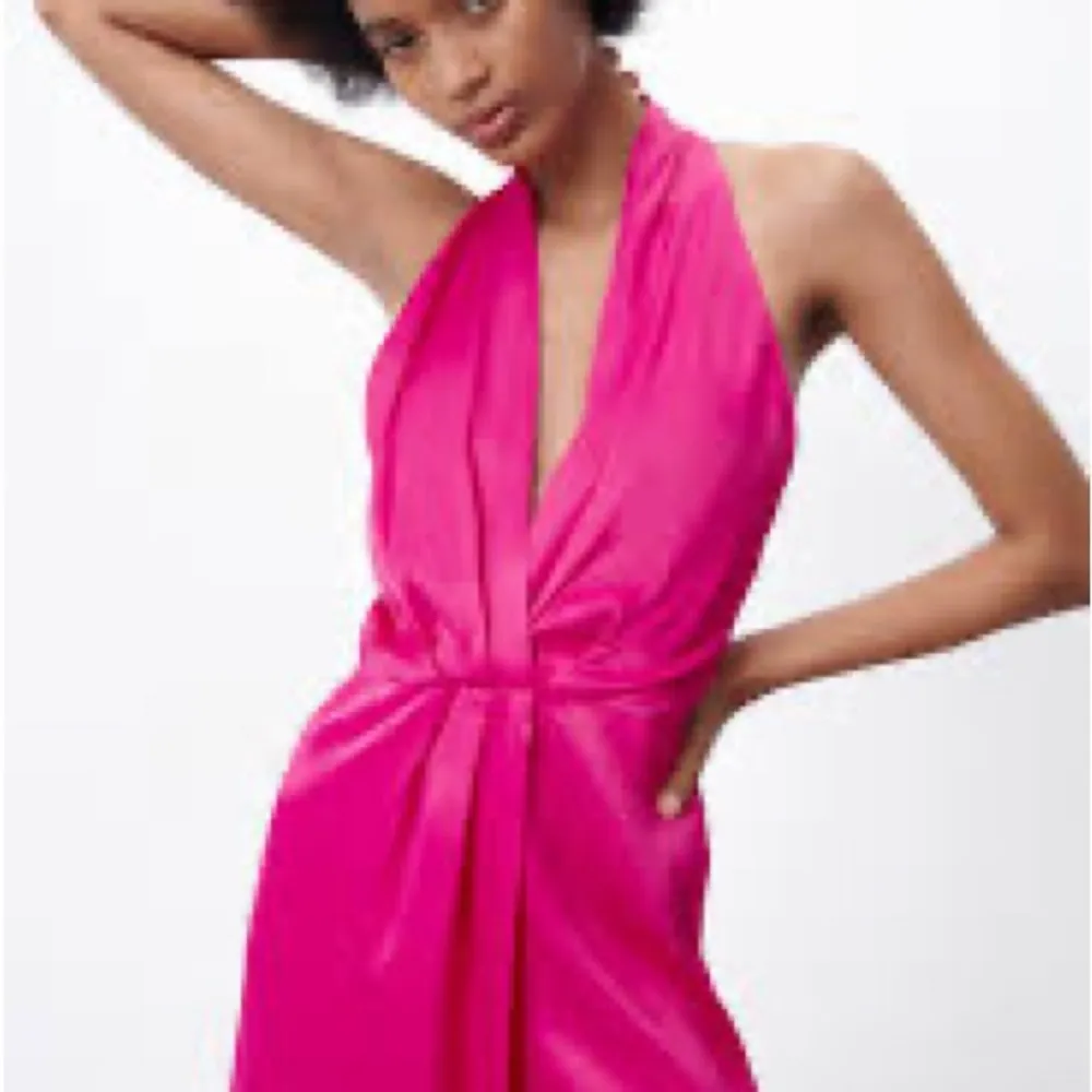 ZARA WOMAN NWT SS22 FUCHSIA SATIN EFFECT SHORT JUMPSUIT 9878/130 - Image 3