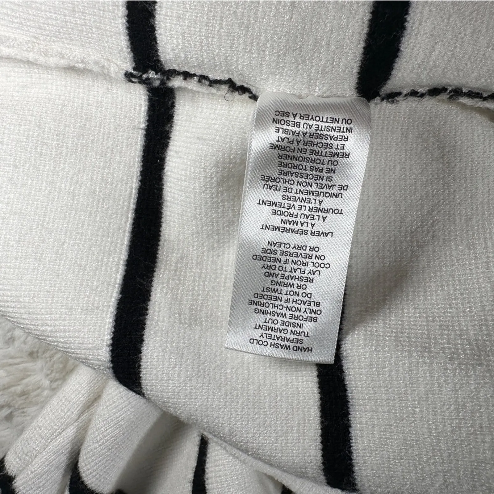 Tahari Size XL White Black Stripe Cropped Boxy Thin Sweater Business Chic Classy - Image 4