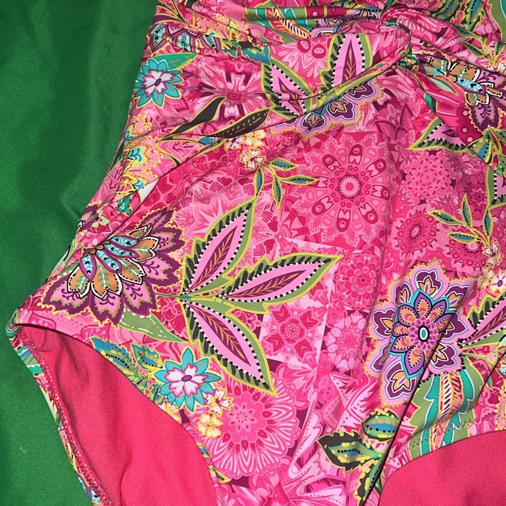 NWT Johnny Was Flamingo Twist One Piece - Pink Floral Swimsuit size Medium - Image 7