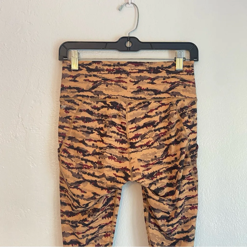 Fabletics powehold Brown and Black Patterned Leggings with pockets - Image 5