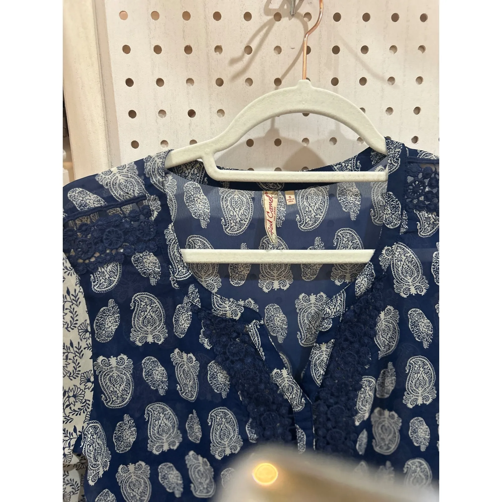 Indigo Moon Paisley Lace Trim V Neck Blouse Top Women's Size M Blue Size L - Image 3