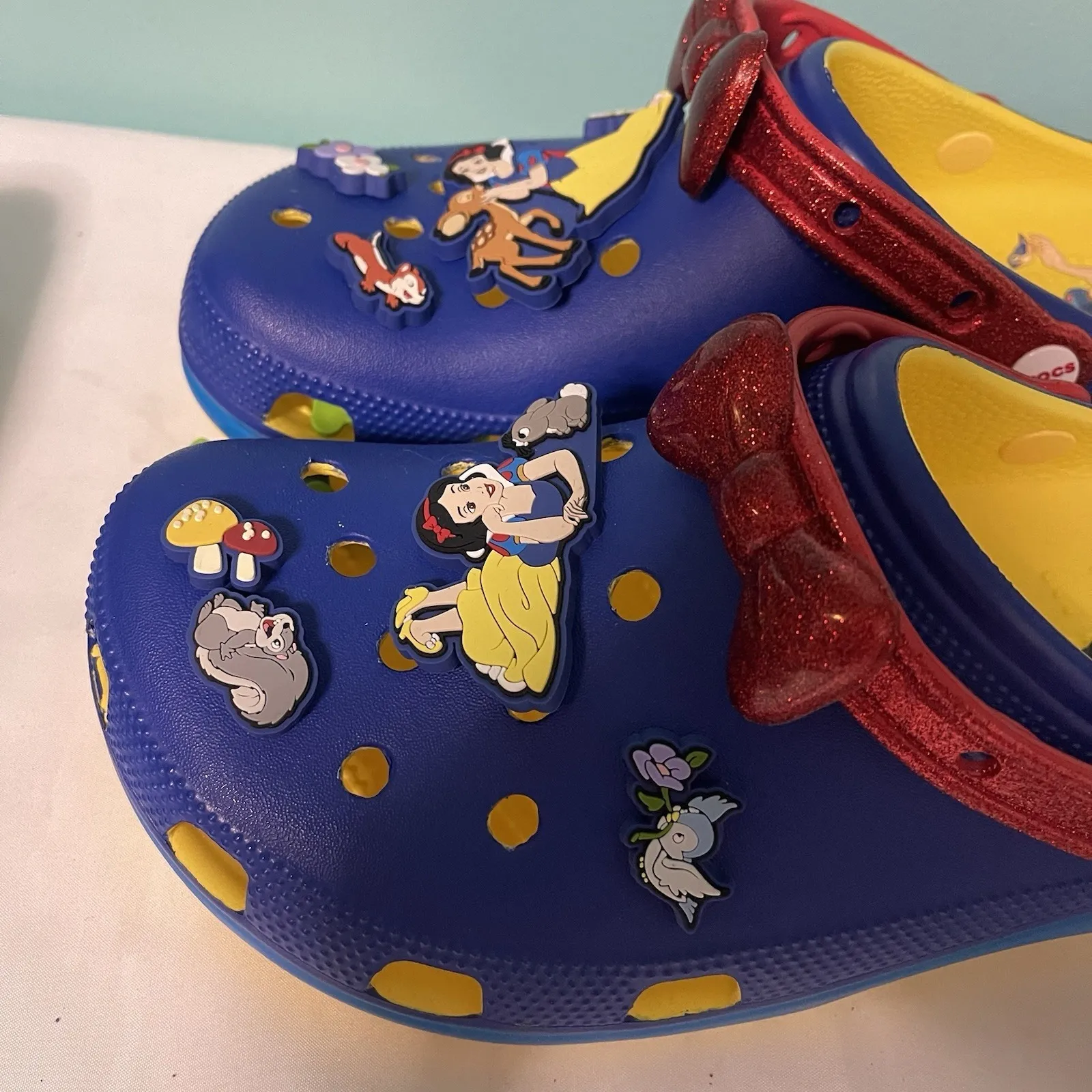 CROCS DISNEY Snow White Classic‎ Clog Men's 13 Disney Princess NWT S-505 - Image 5